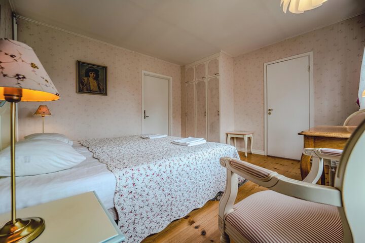 Room 27 of 148