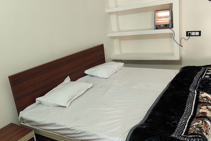 Room 16 of 38
