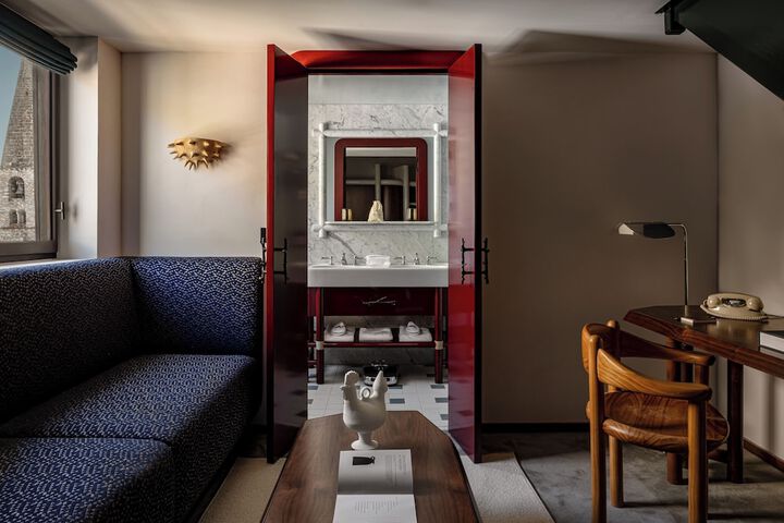 Room 52 of 71