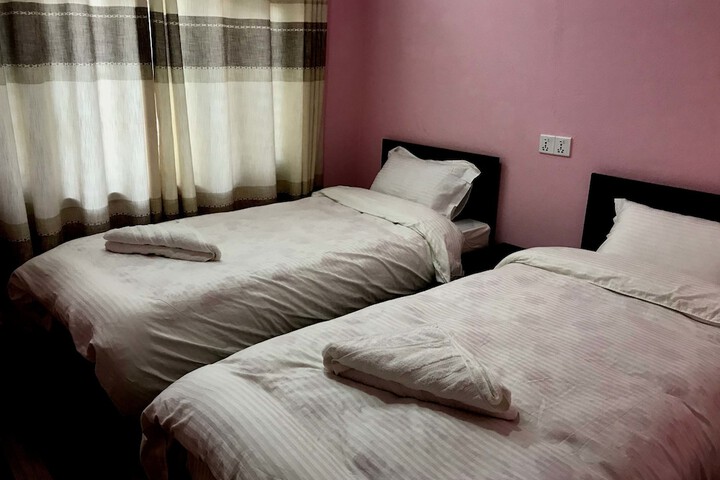 Room 7 of 33