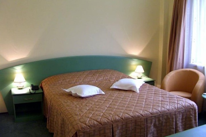 Room 12 of 34