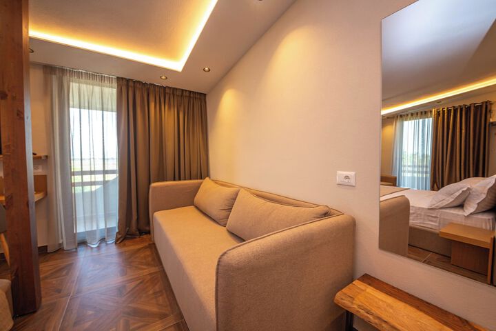 Room 45 of 95