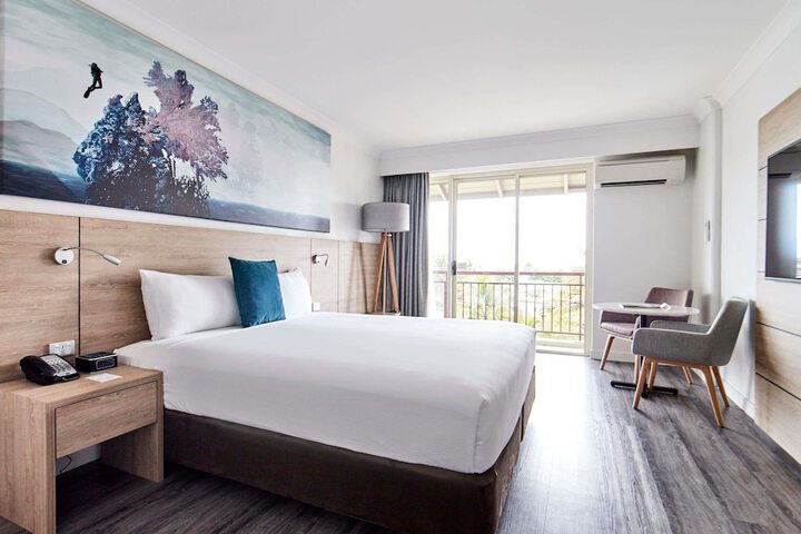 Room 28 of 108