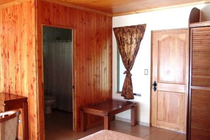 Room 9 of 28
