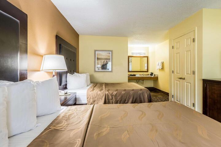2 Double Beds (5 of 8)