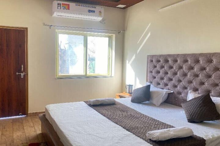 Room 2 of 16