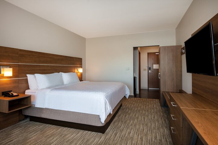 1 King Bed (21 of 29)