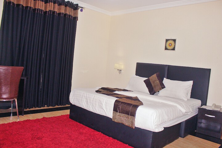 Room 27 of 93