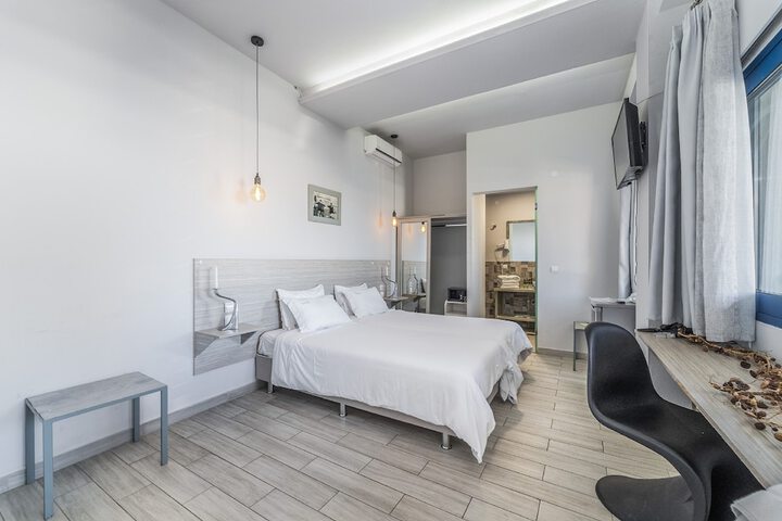 Room 10 of 25