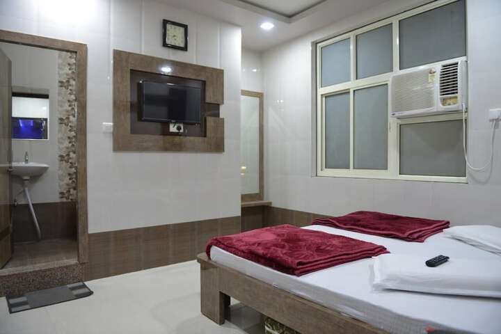 Room 3 of 7