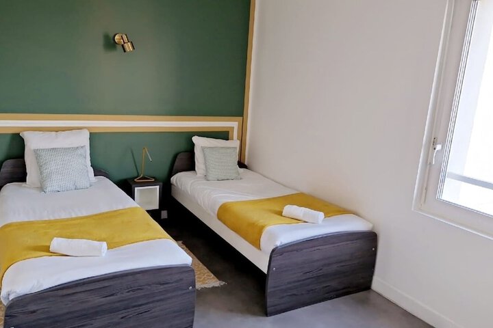 Room 10 of 25