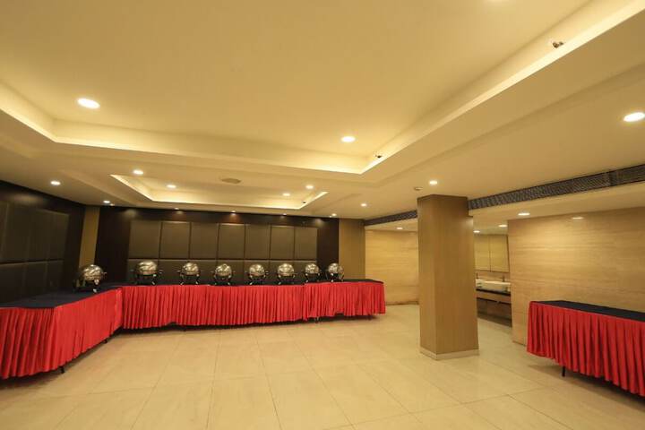 Ballroom/Hall 25 of 28