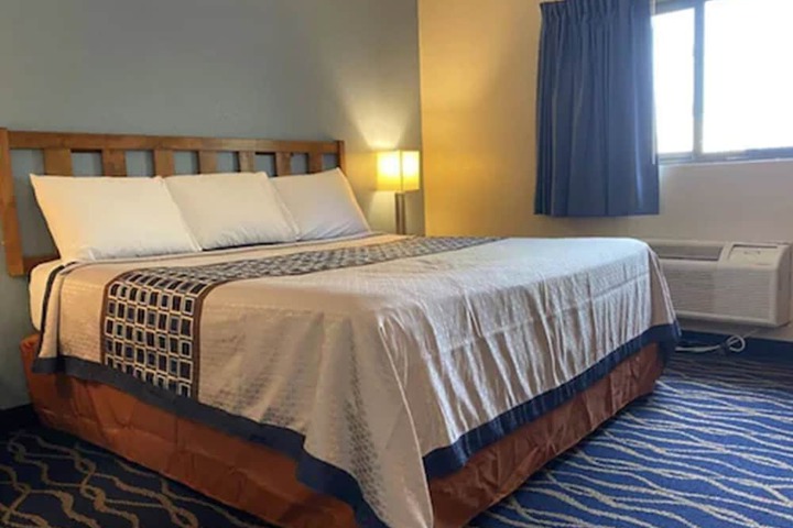 Signature Suite King Bed (12 of 17)
