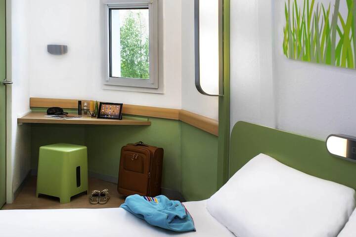 Room 8 of 27