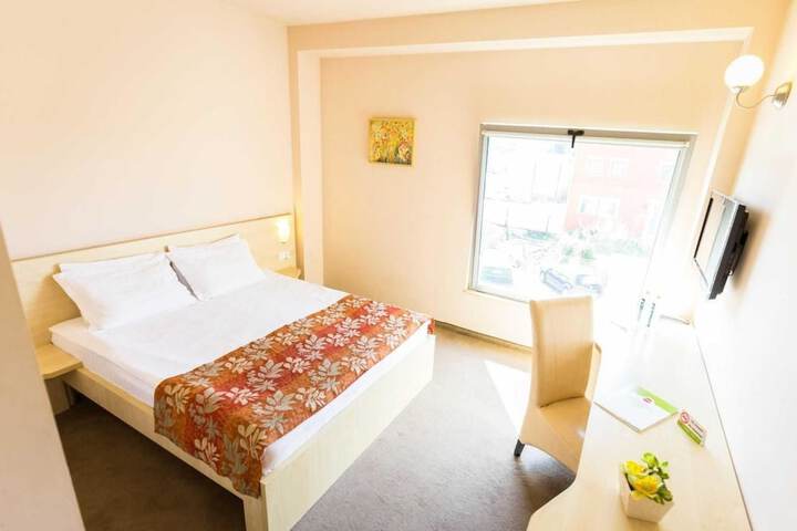 Room 11 of 27
