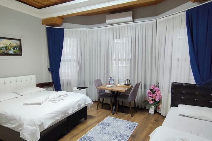 Room 7 of 9