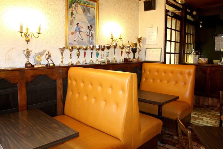 Lounge 33 of 43
