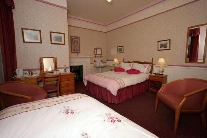 Room 2 of 10