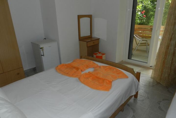 Room 9 of 30
