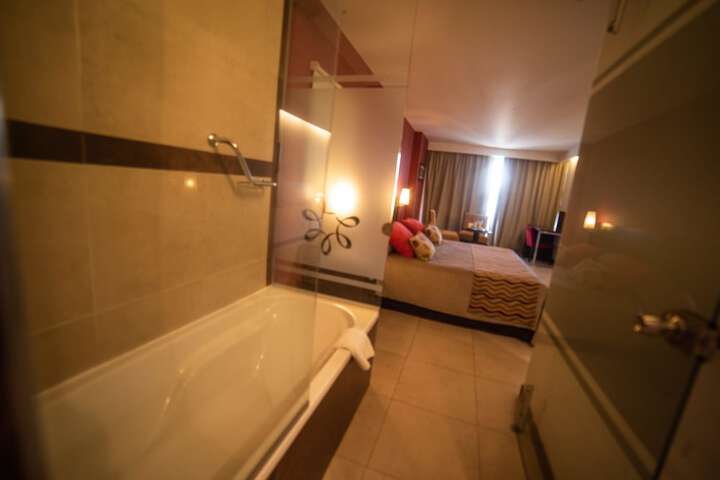 Room 33 of 85