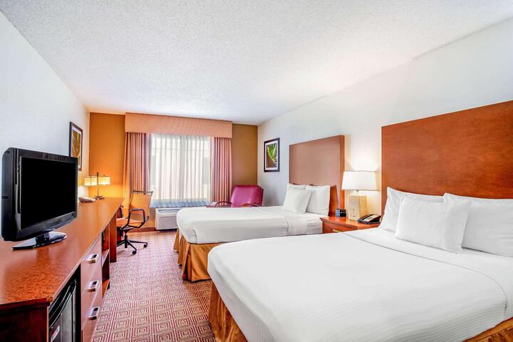 Double Accessible King Size Bed (8 of 10)