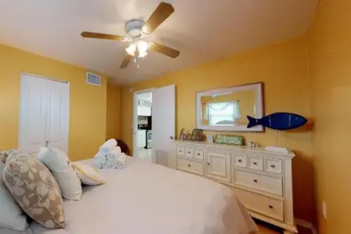 Room 2 of 10