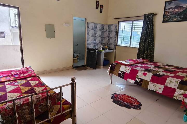Room 12 of 18