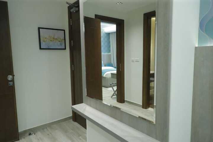 Room 16 of 42
