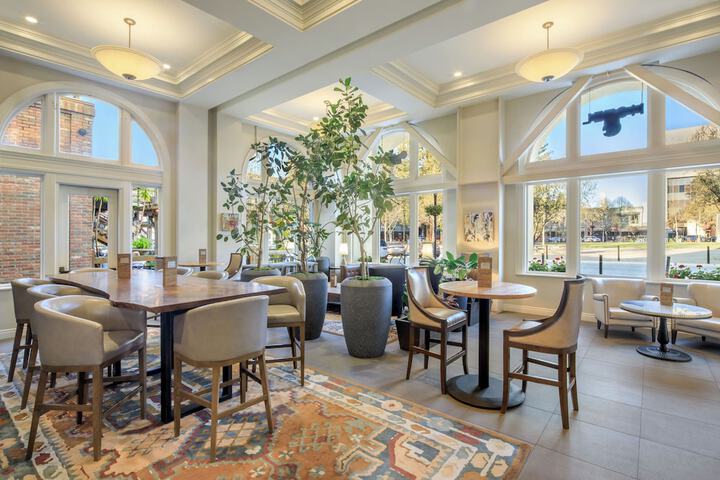 Lobby lounge