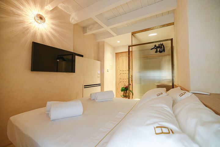 Room 6 of 72