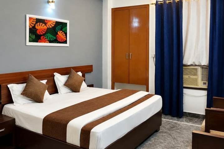 Room 5 of 15