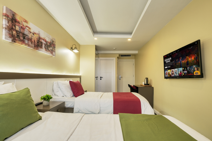 Room 7 of 28