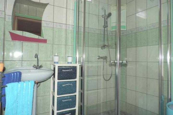 Room 6 of 11