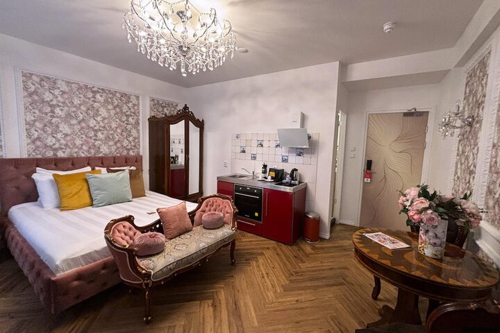 Room 43 of 105