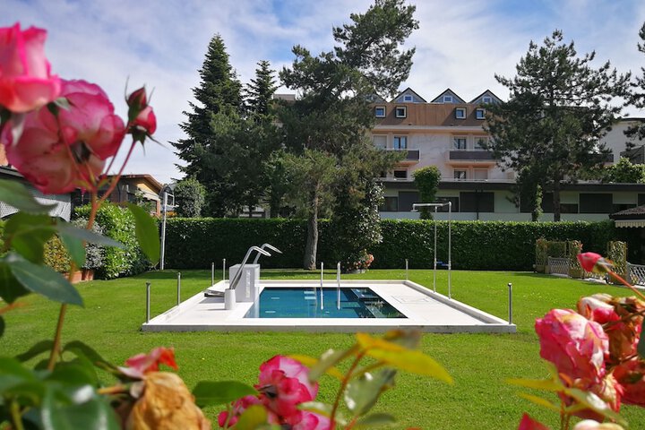 Pool 65 of 100