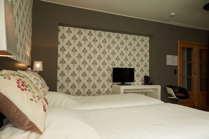 Room 8 of 41