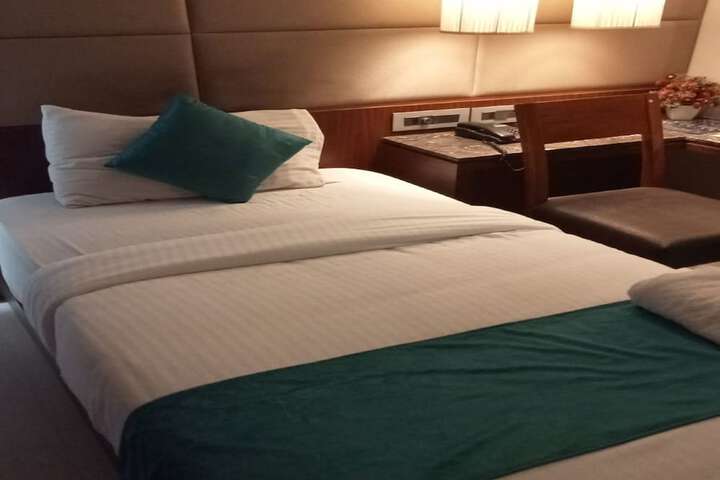 Room 15 of 30