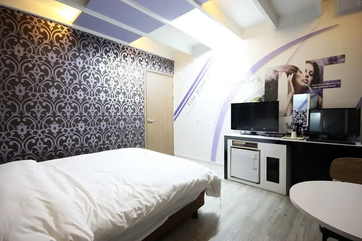 Room 10 of 21