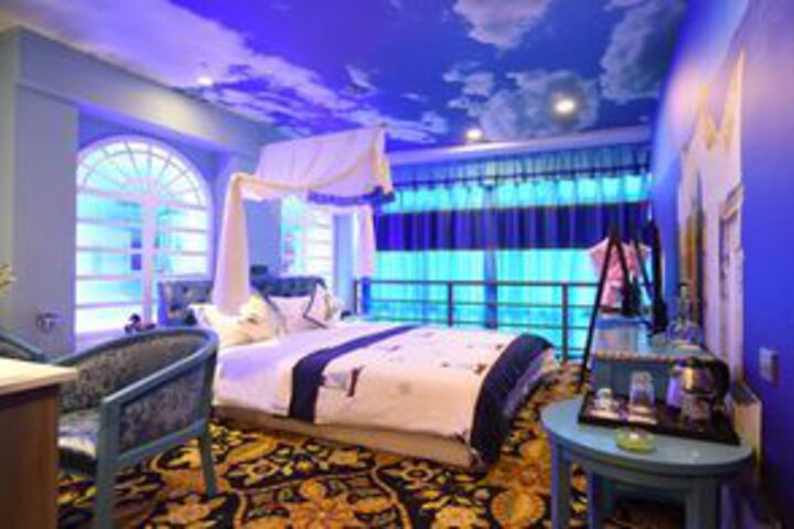 Room 3 of 21