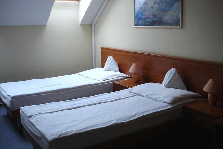 Room 6 of 37