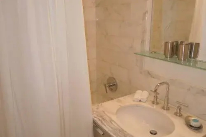 Room 8 of 16