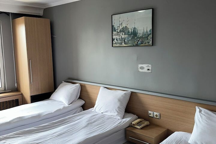 Room 6 of 11
