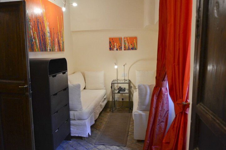 Room 12 of 22