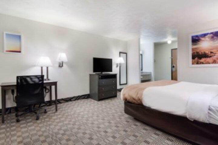 Room 13 of 38
