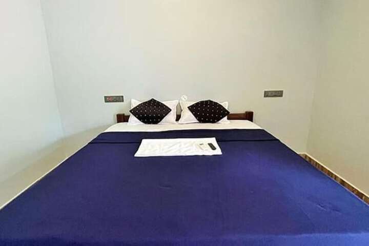 Room 6 of 18