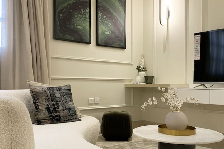 Room 8 of 18
