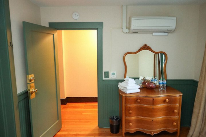 Room 14 of 49
