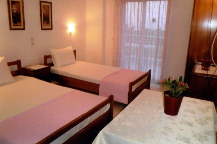 Room 4 of 6