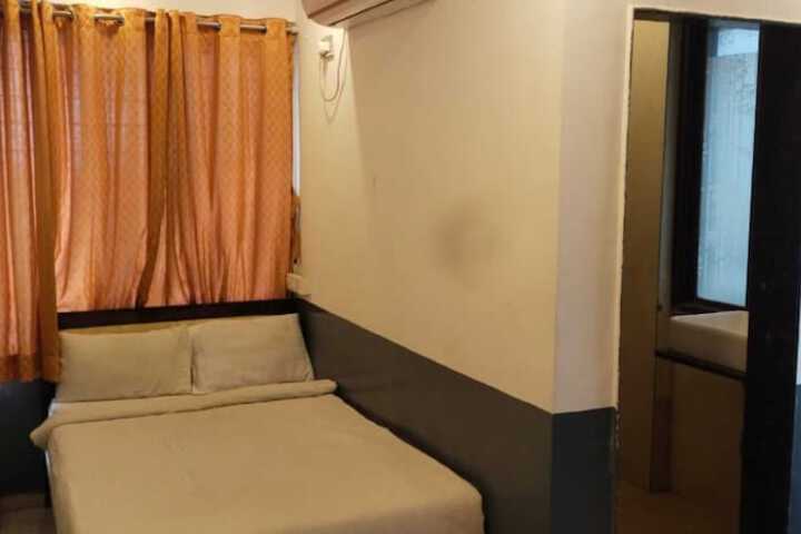 Room 18 of 37