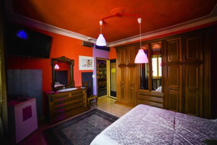 Room 24 of 34